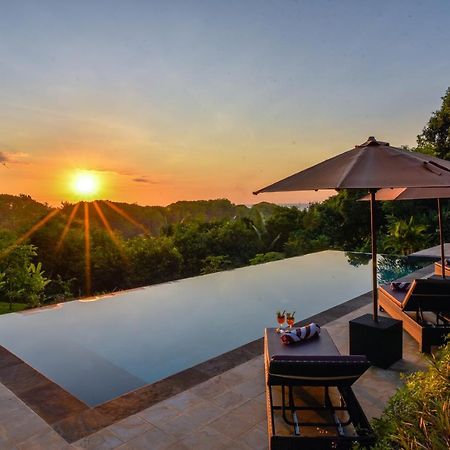 Villa Cahaya Perfectly Formed By The Natural Surrounding And Balinese Hospitality Lovina Exterior foto